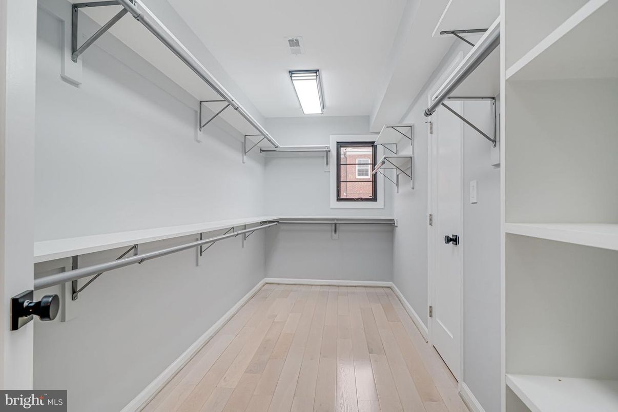 Interior, Walk-in Closets, Wood Texture Flooring