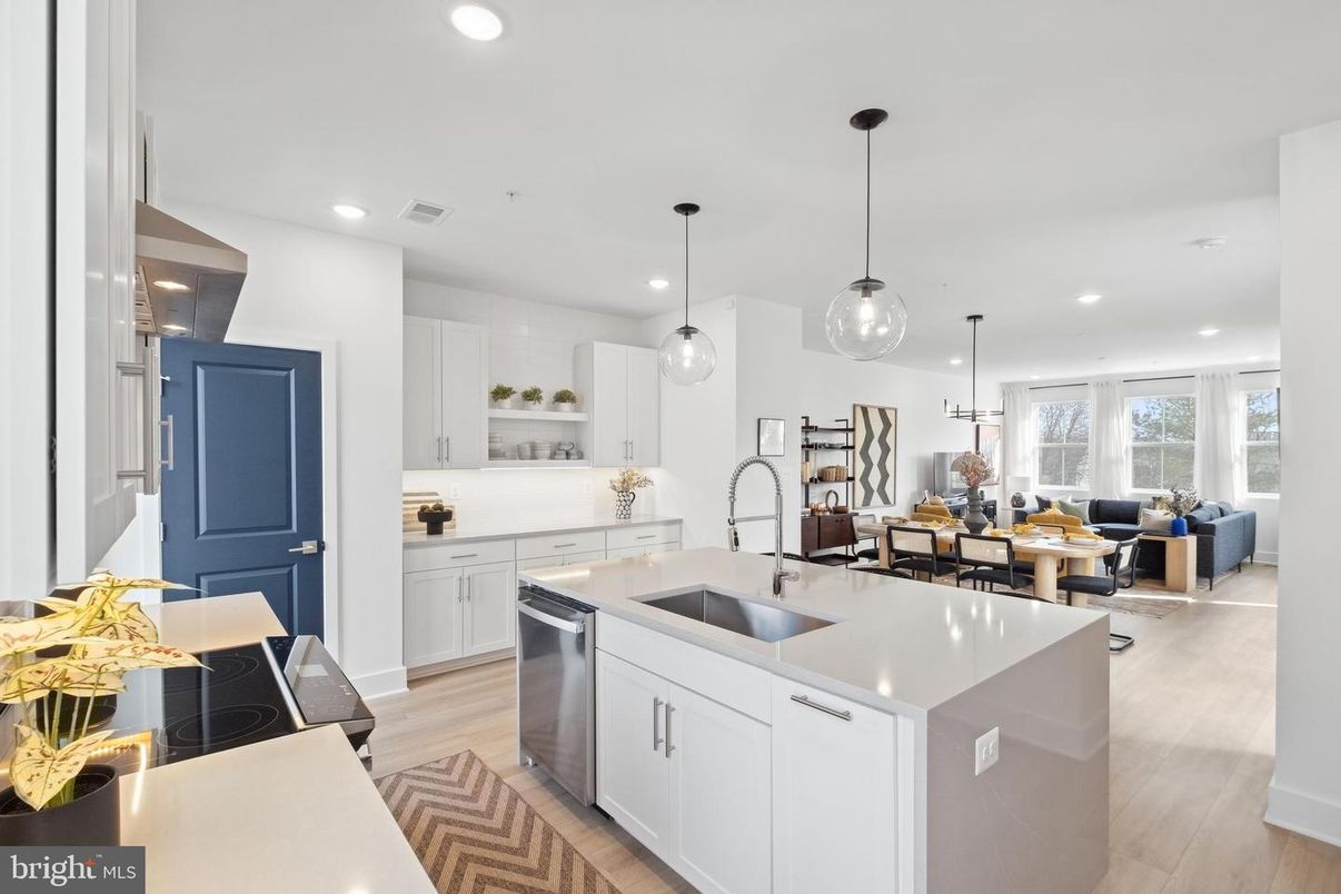 Dining room, Interior, Kitchen, Living room, Pendant Lights, Recessed Lighting, Stainless Steel Appliances, Wood Texture Flooring