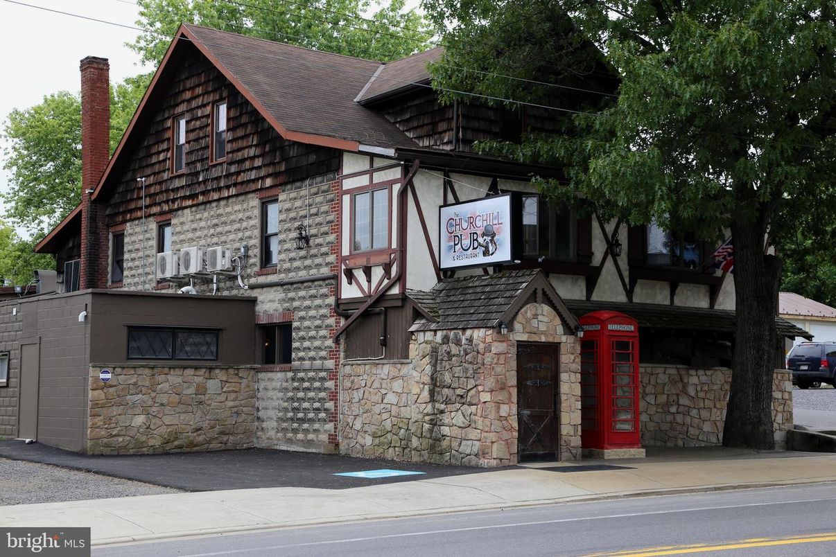 Exterior, Facade, Tudor Revival