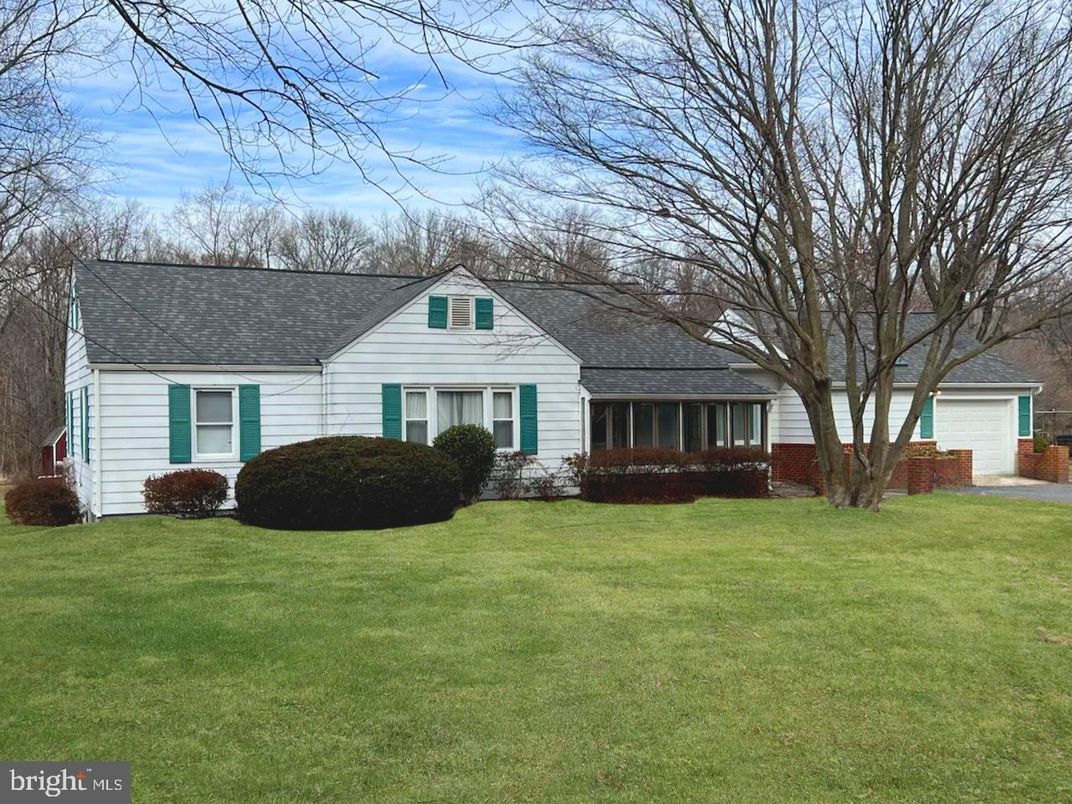 Backyard, Detached Garage, Exterior, Facade, Cape Cod