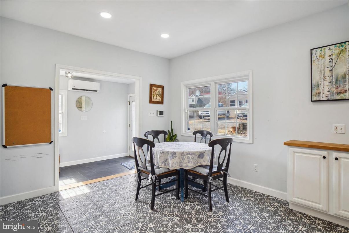 Dining room, Interior, Recessed Lighting