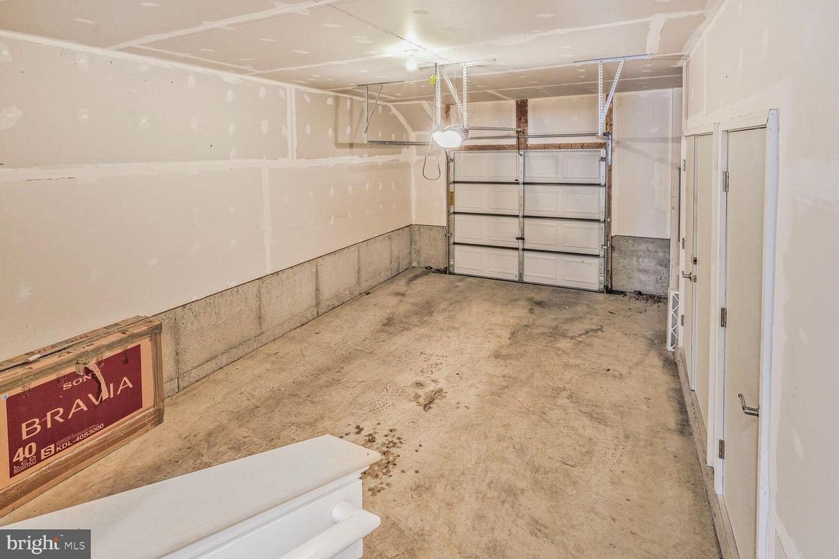Garage, Interior
