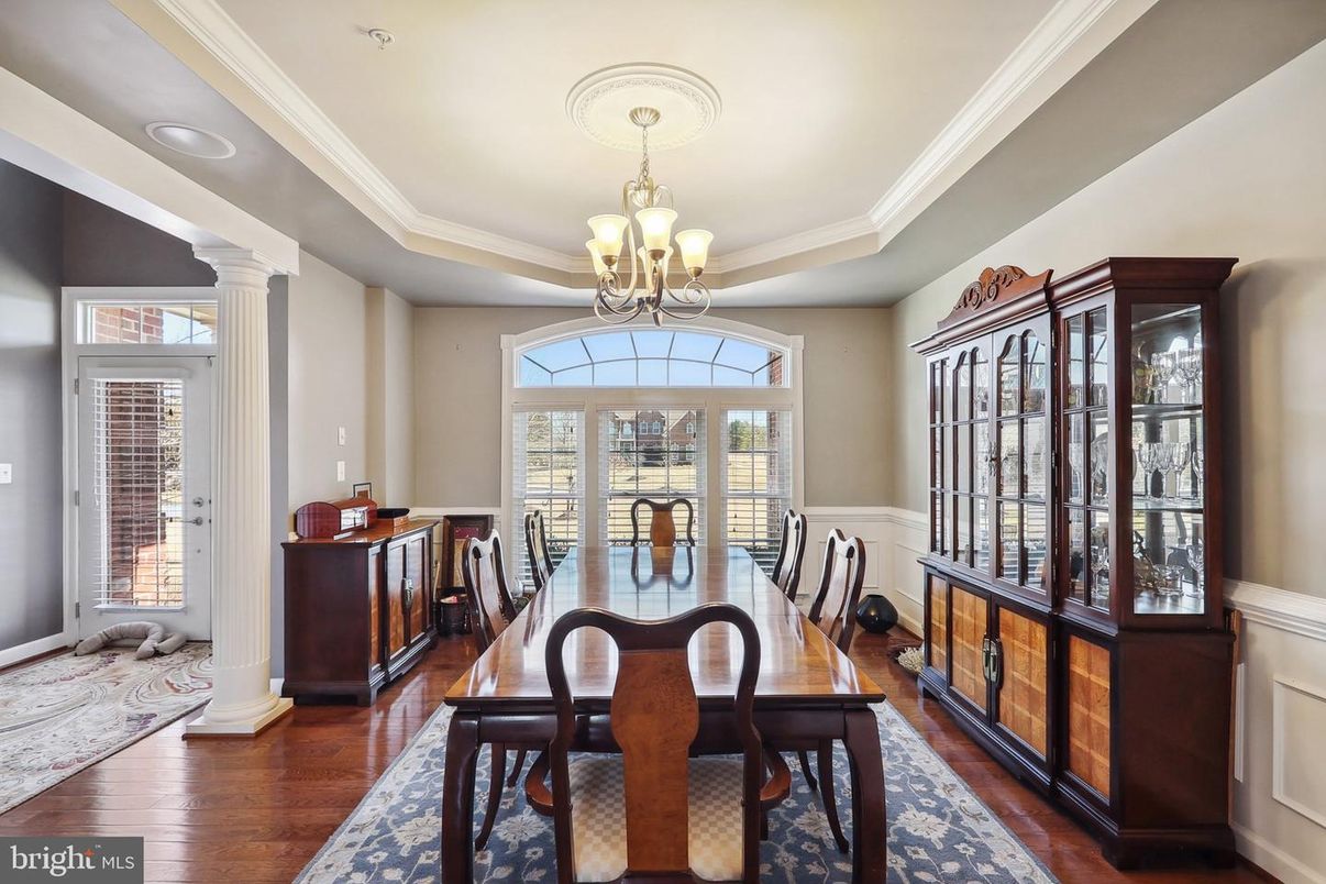 Chandelier, Dining room, Interior, Recessed Lighting, Wood Texture Flooring