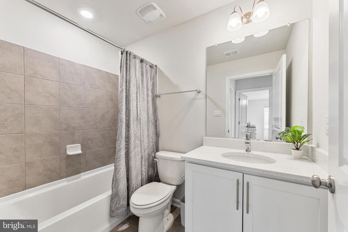 Bathroom, Interior, Recessed Lighting