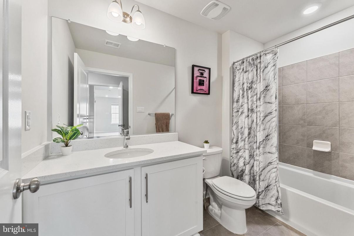 Bathroom, Interior, Recessed Lighting