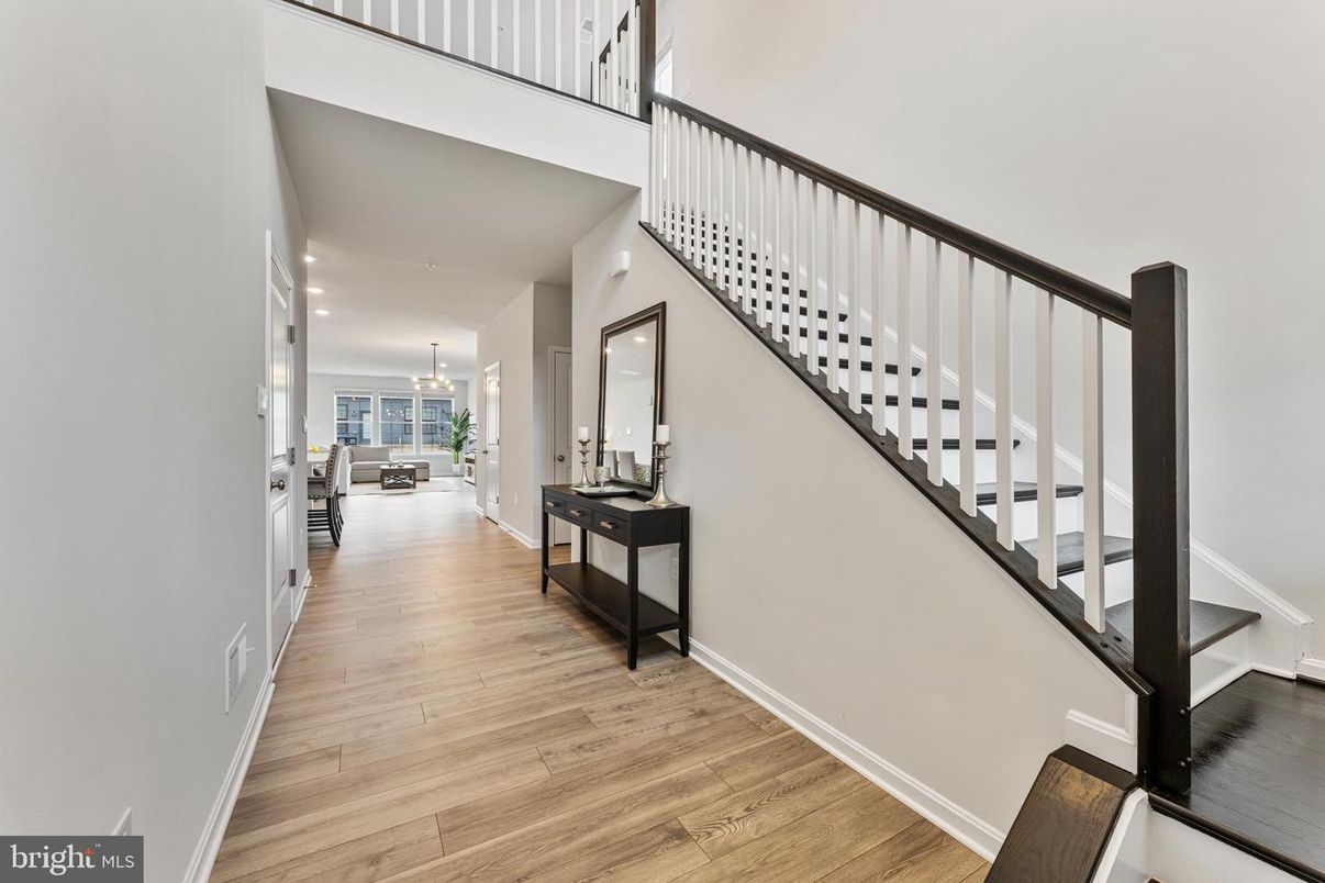 Interior, Pendant Lights, Recessed Lighting, Wood Texture Flooring
