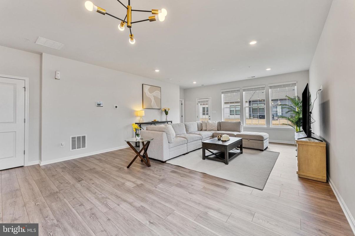 Interior, Living room, Pendant Lights, Recessed Lighting, Wood Texture Flooring