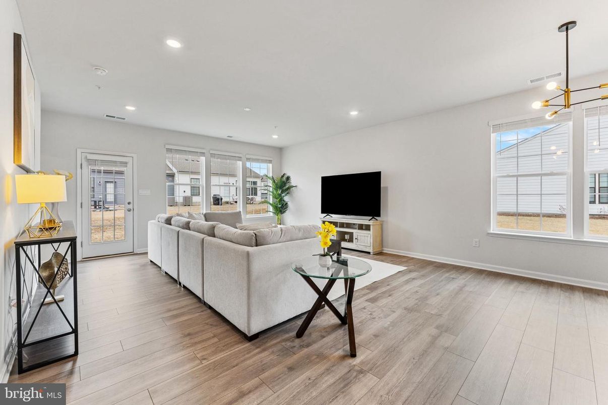 Interior, Living room, Pendant Lights, Recessed Lighting, Wood Texture Flooring