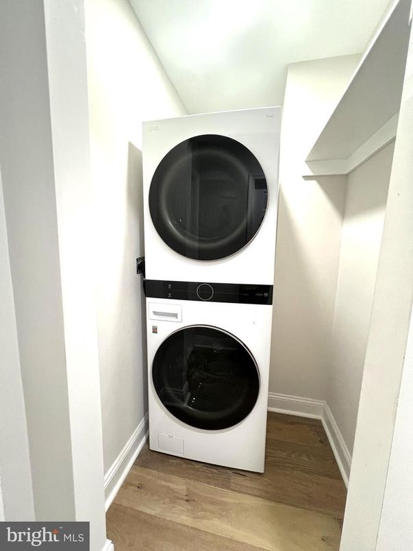 Interior, Utility Closets, Washer, Wood Texture Flooring