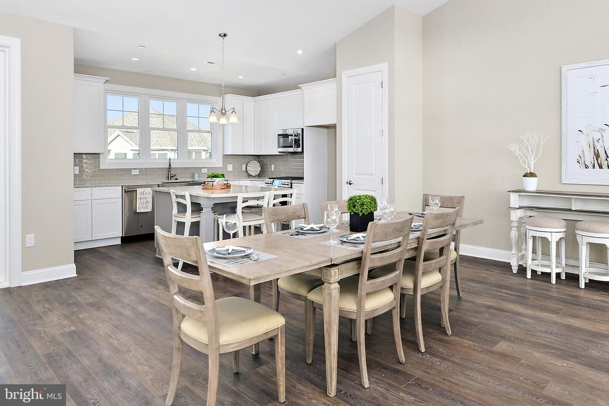 Dining room, Interior, Kitchen, Pendant Lights, Recessed Lighting, Stainless Steel Appliances, Wood Texture Flooring
