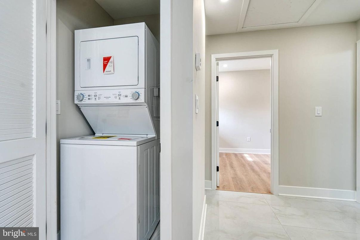Interior, Recessed Lighting, Utility Closets, Washer, Wood Texture Flooring