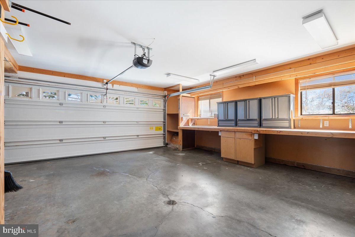 Garage, Interior