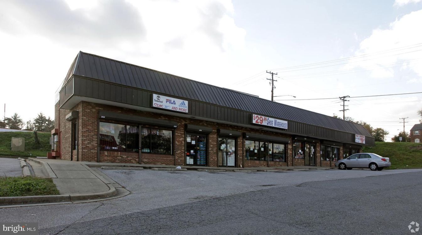 Exterior, Facade, Brick Facade, None