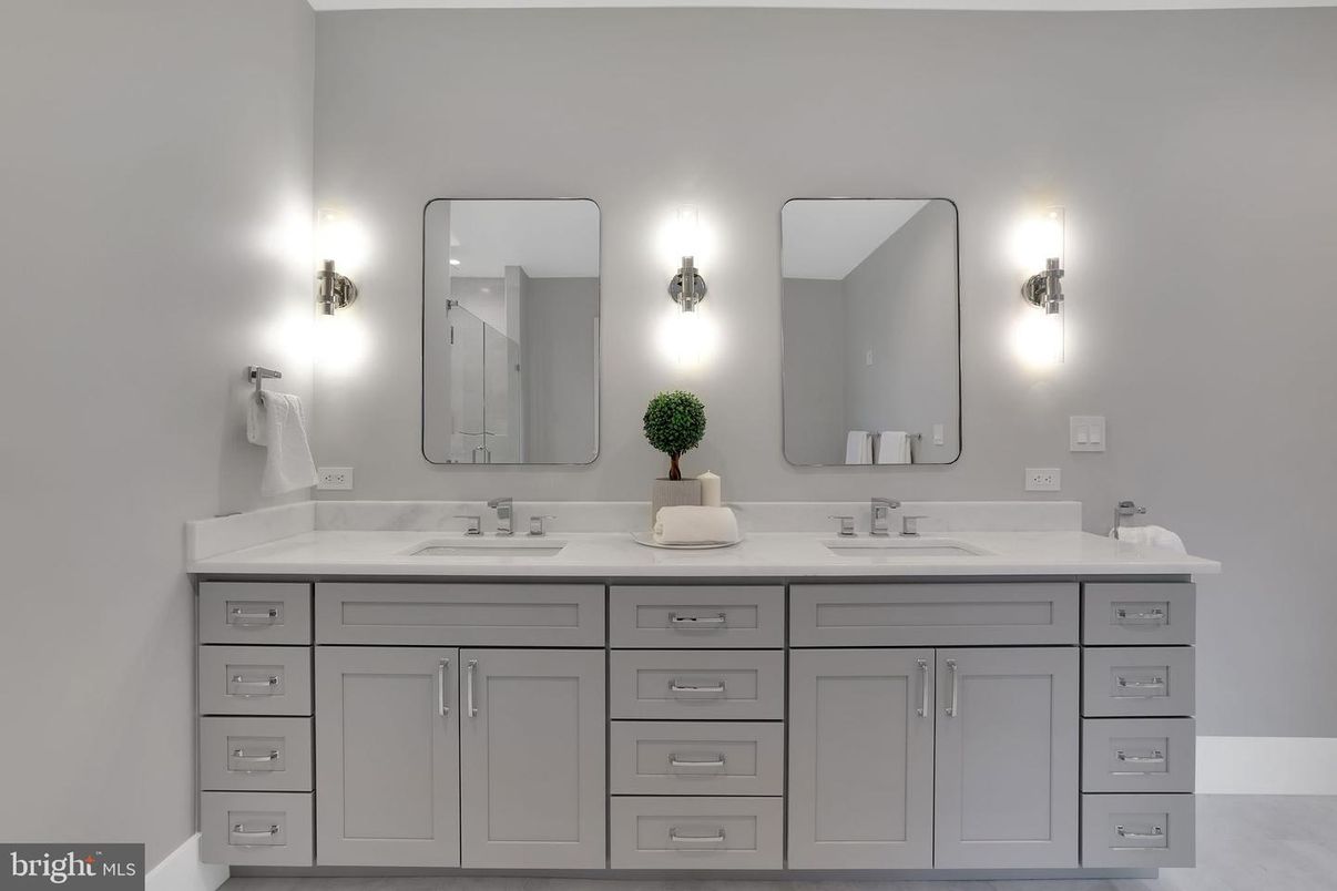 Bathroom, Dual Sink Vanities, Interior