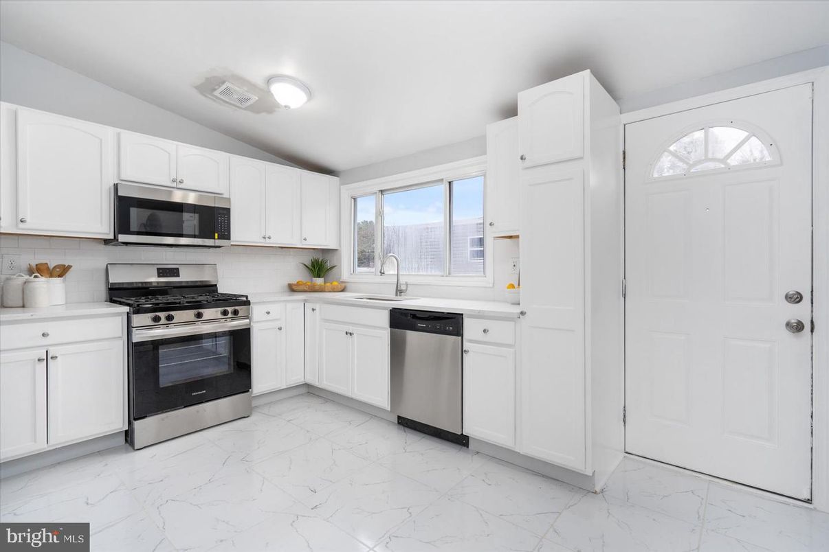 Interior, Kitchen, Marble, Stainless Steel Appliances