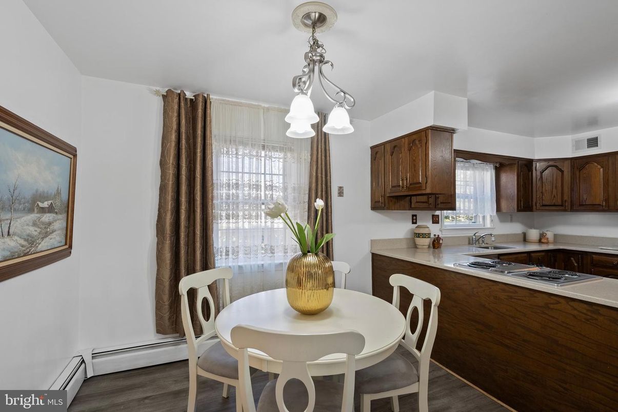 Chandelier, Dining room, Interior, Kitchen, Wood Texture Flooring