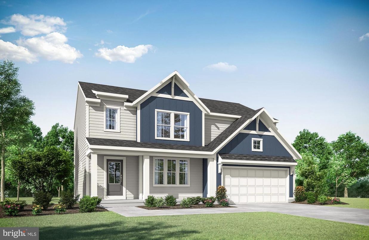 Attached, Exterior, Facade, Farmhouse