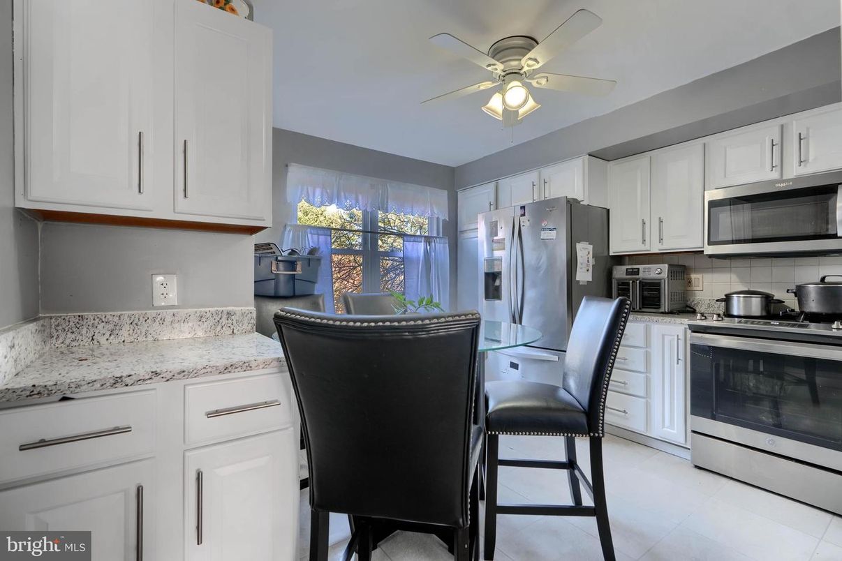 Dining room, Interior, Kitchen, Stainless Steel Appliances