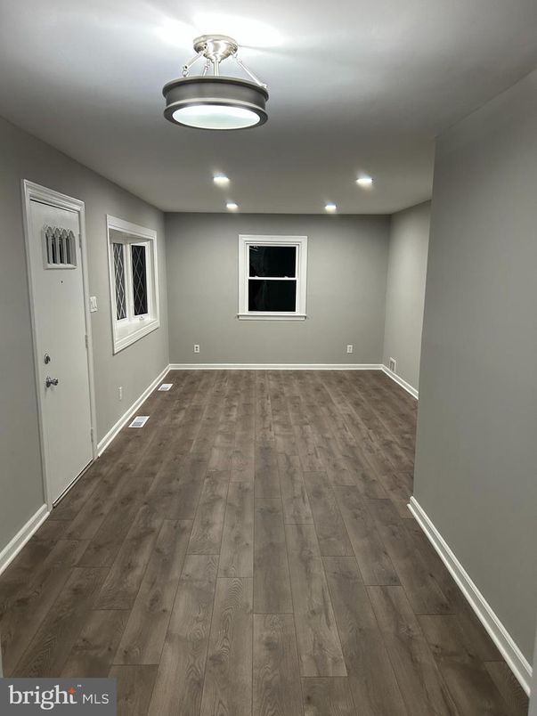 Empty room, Interior, Recessed Lighting, Wood Texture Flooring