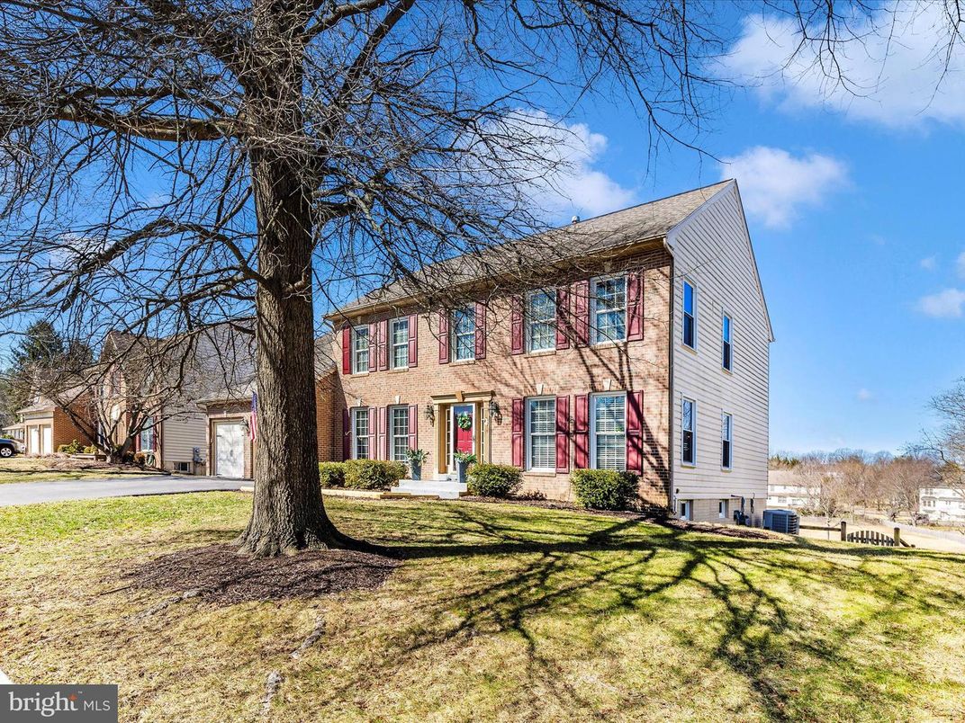 Attached, Backyard, Exterior, Facade, Georgian