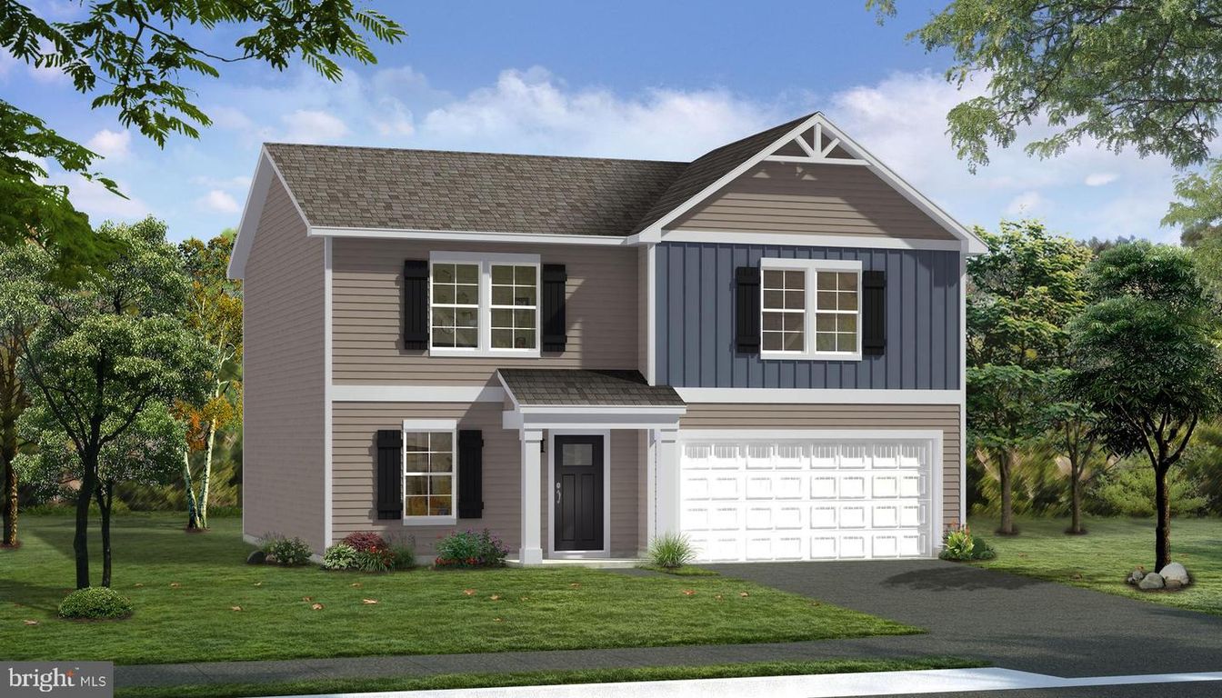 Attached, Exterior, Facade, Farmhouse
