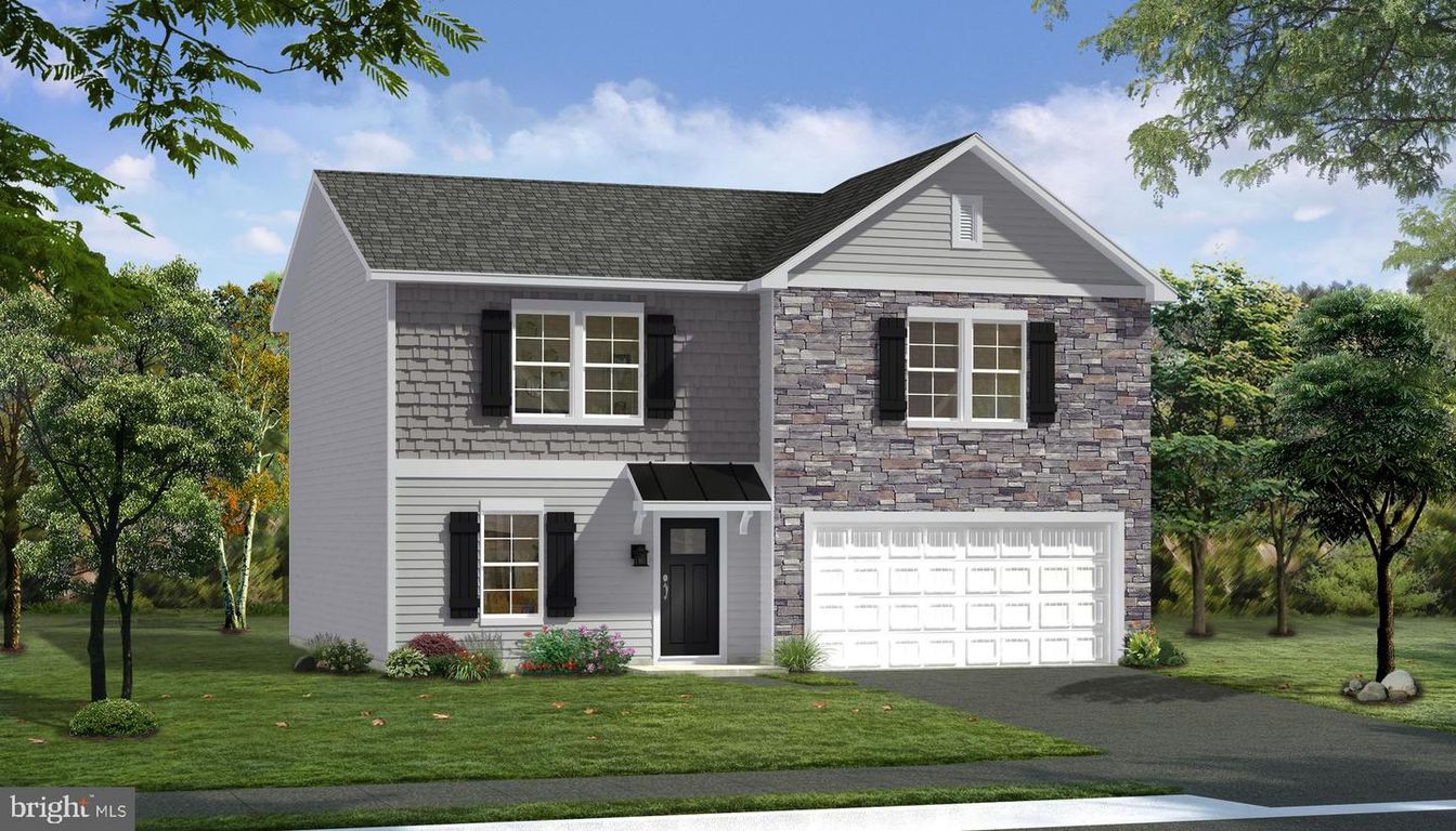 Attached, Exterior, Facade, Brick Traditional