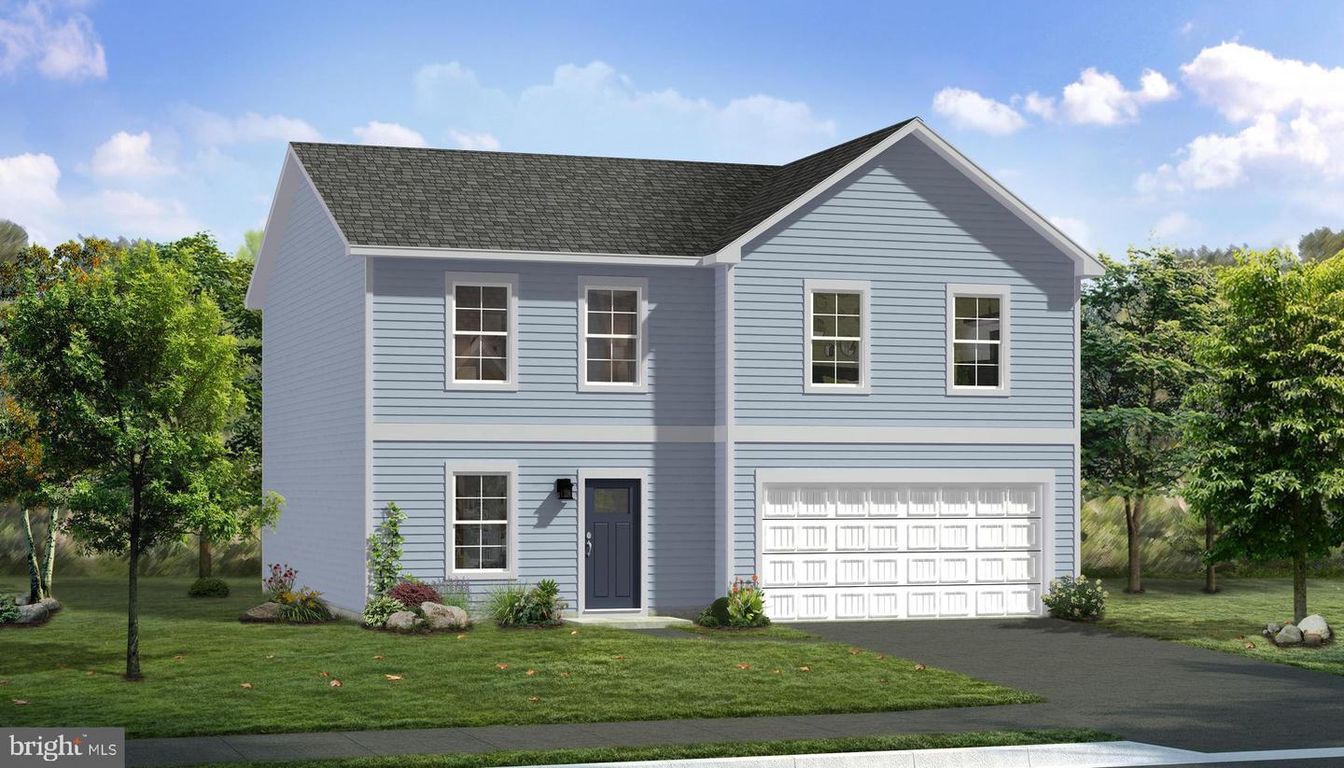 Attached, Exterior, Facade, Farmhouse