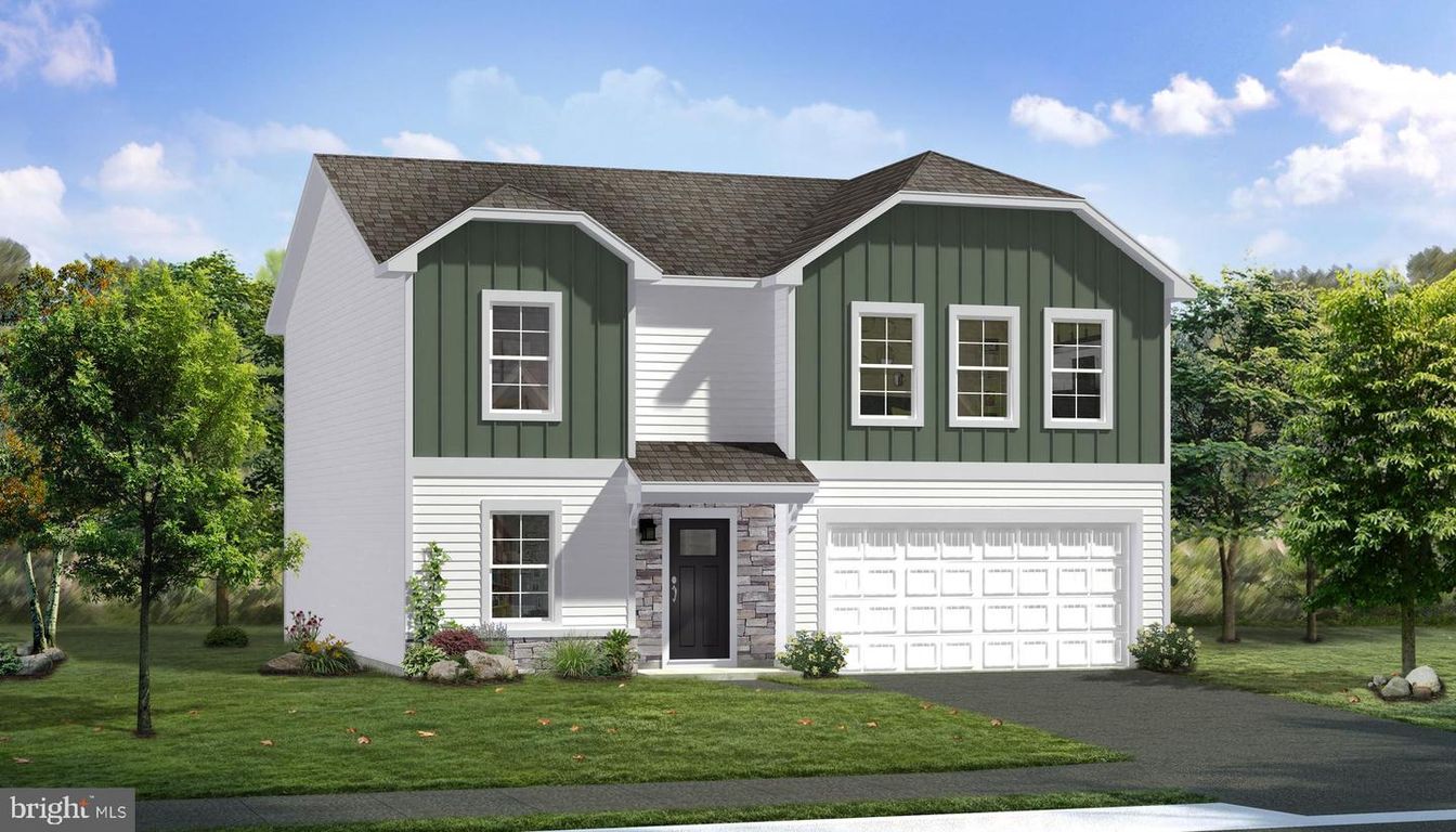 Attached, Exterior, Facade, Farmhouse