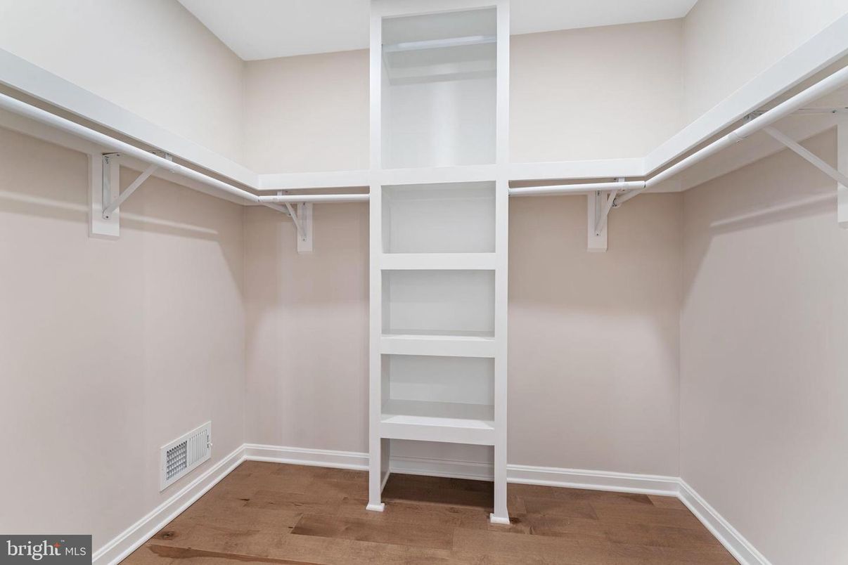 Interior, Walk-in Closets, Wood Texture Flooring