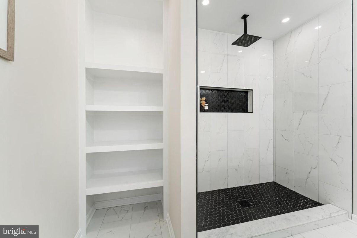 Bathroom, Interior, Marble, Marble Walls, Recessed Lighting