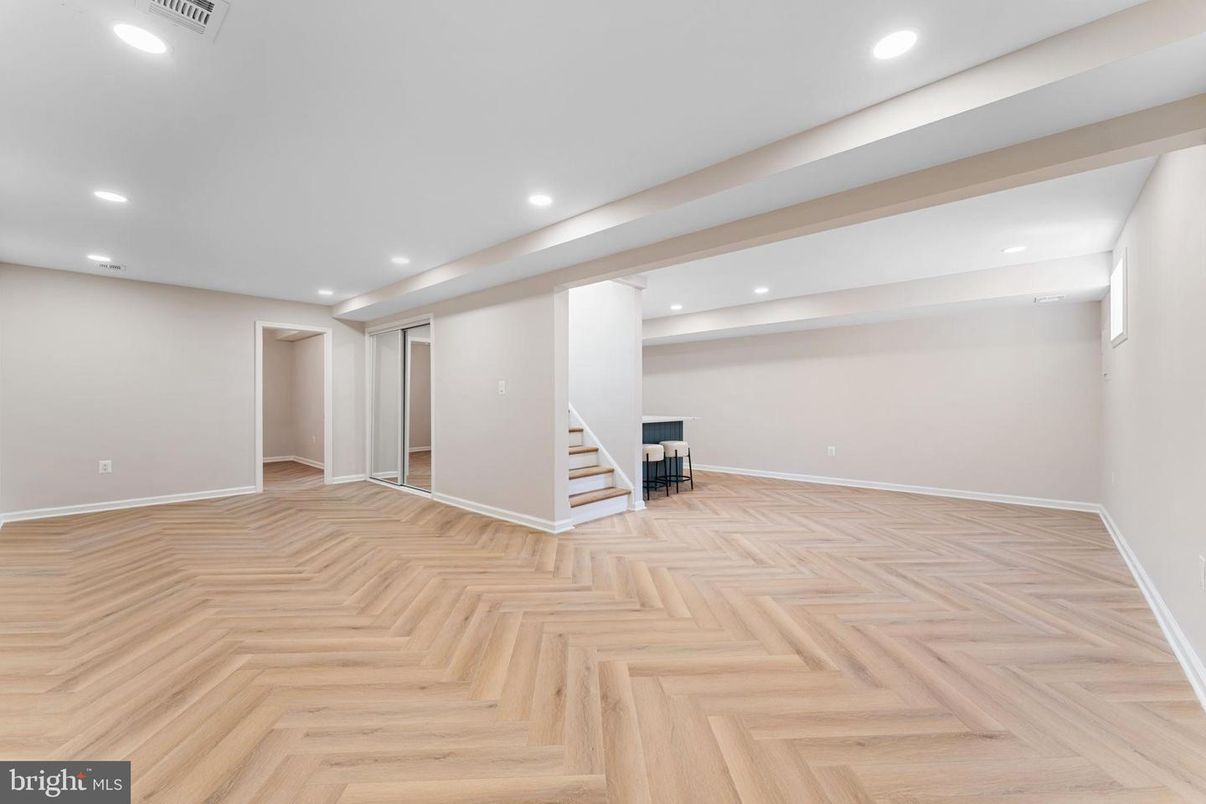 Empty room, Interior, Recessed Lighting, Wood Texture Flooring