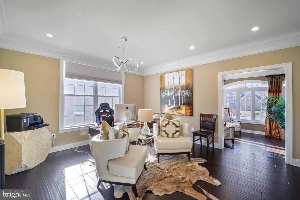 Interior, Living room, Pendant Lights, Recessed Lighting, Wood Texture Flooring