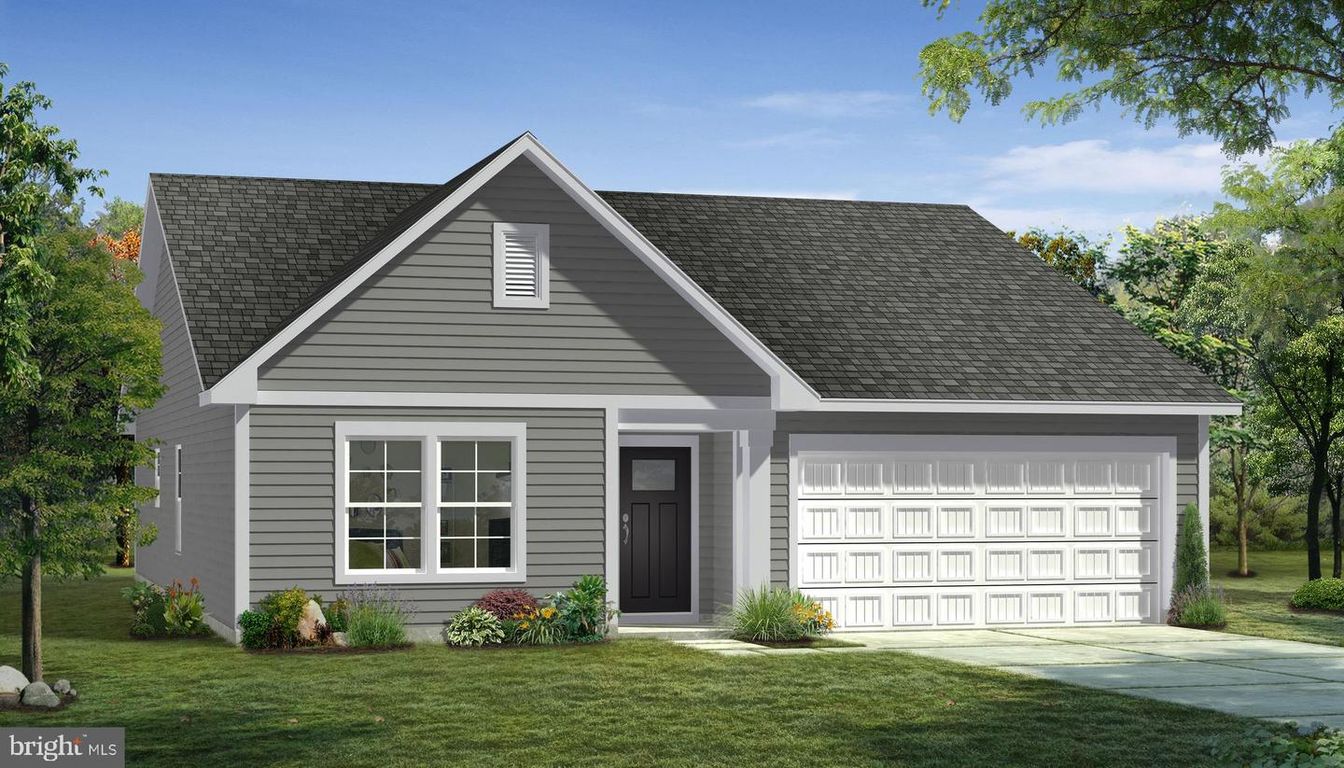 Attached, Exterior, Facade, Ranch