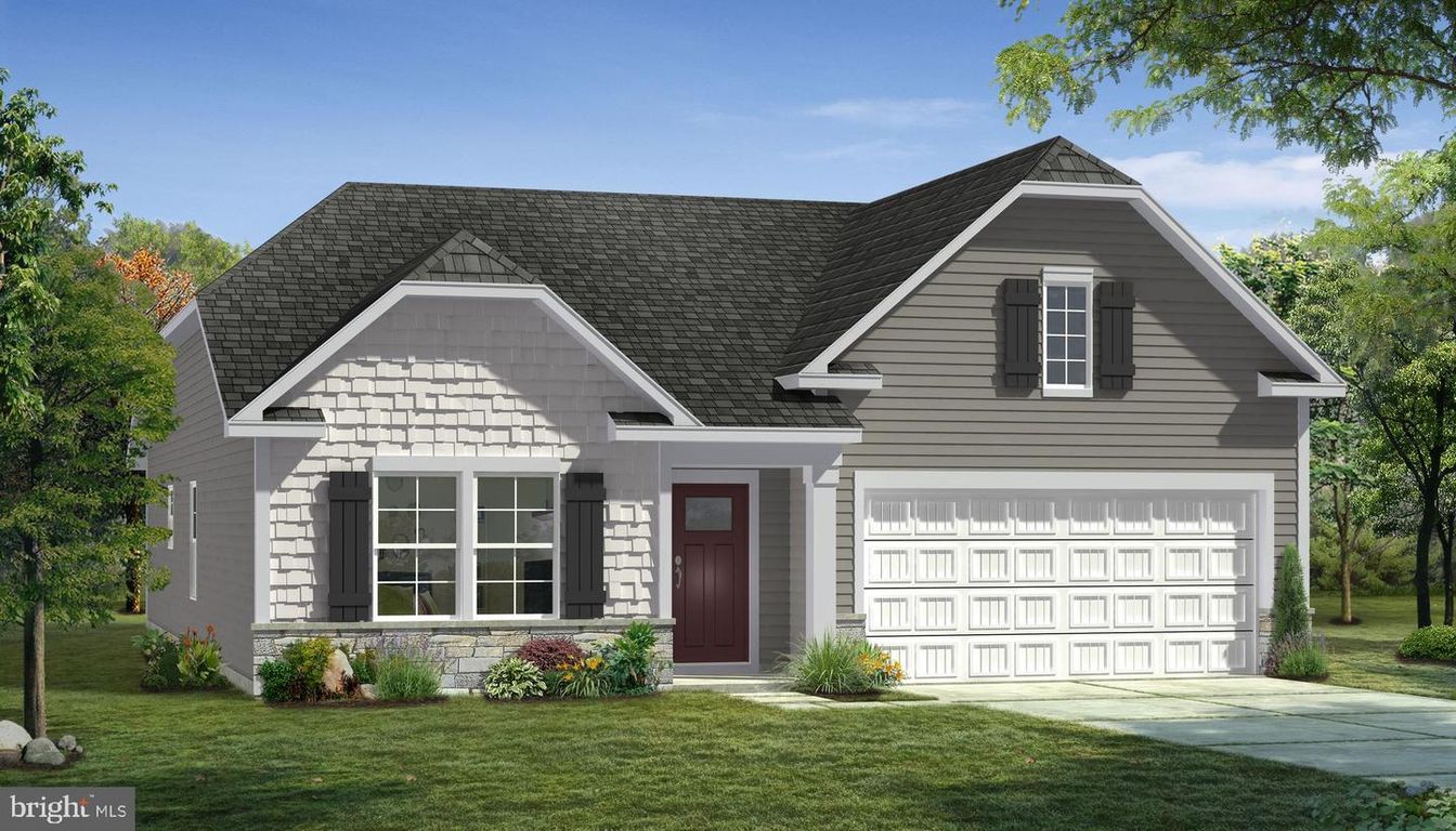 Attached, Exterior, Facade, Farmhouse