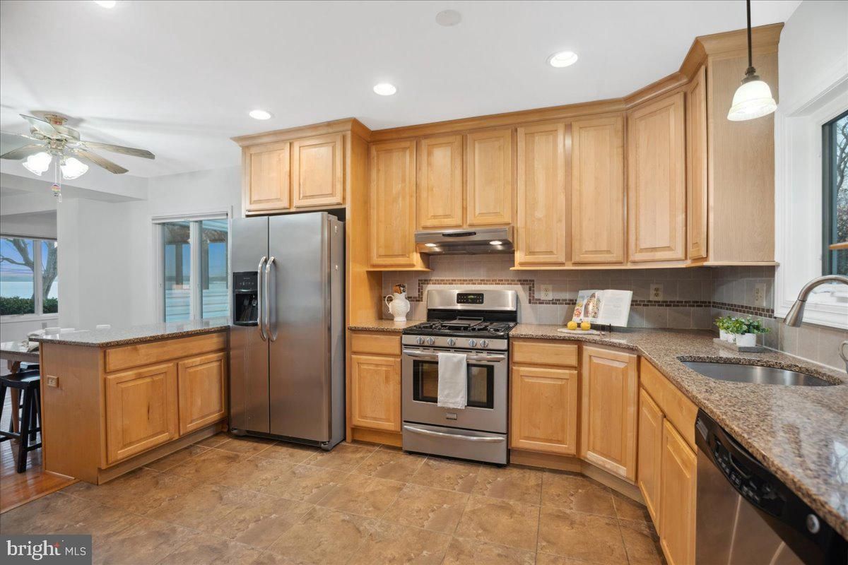 Interior, Kitchen, Pendant Lights, Recessed Lighting, Stainless Steel Appliances