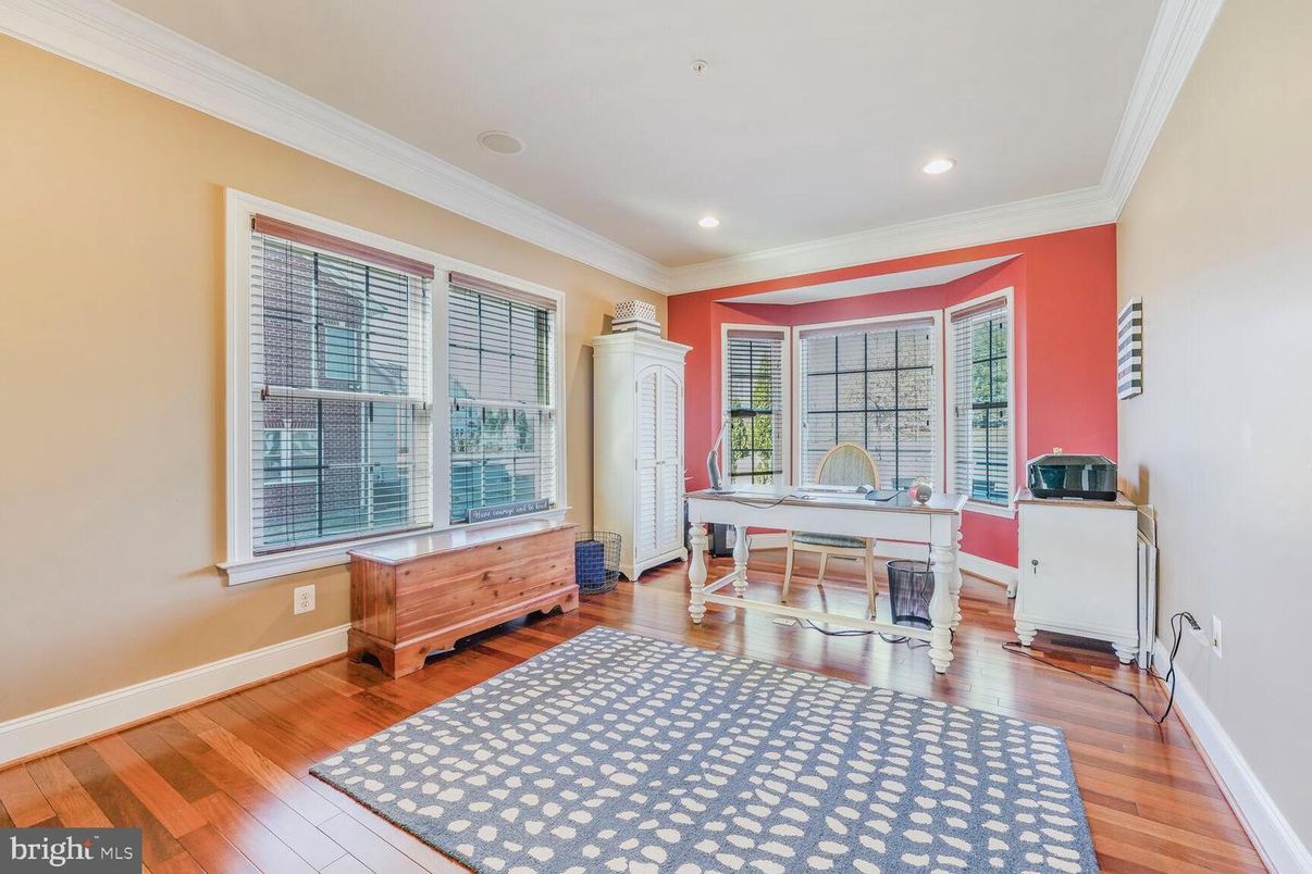 Home Office, Interior, Recessed Lighting, Wood Texture Flooring