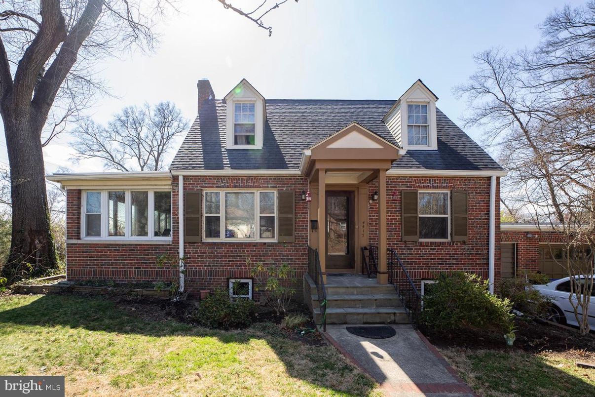 Exterior, Facade, Brick Facade, Cape Cod