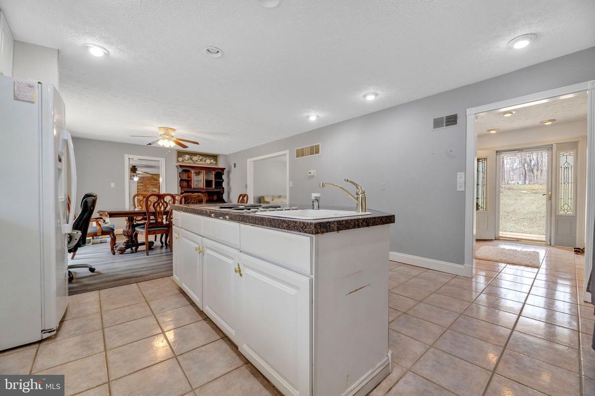 Dining room, Interior, Recessed Lighting