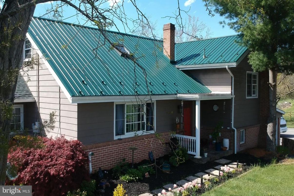 Exterior, Facade, Cape Cod