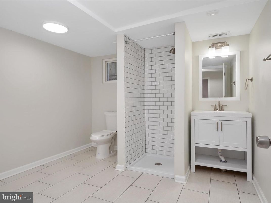 Bathroom, Interior, Recessed Lighting