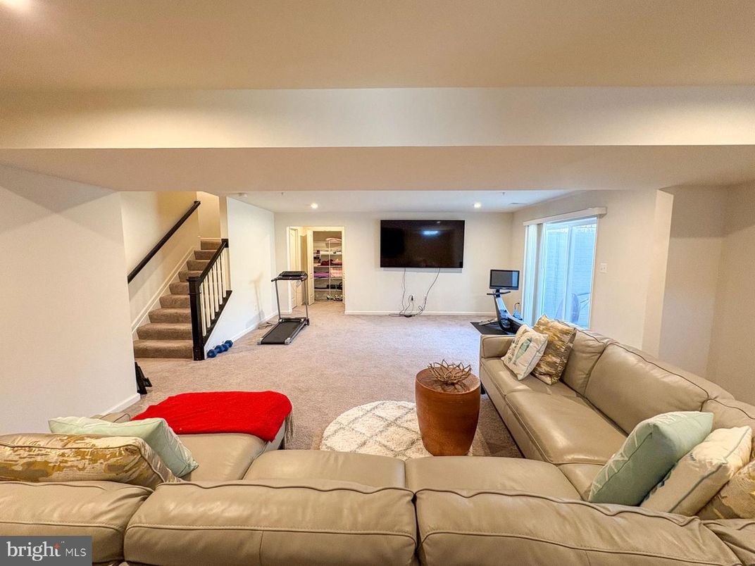 Fitness Equipment, Interior, Living room, Recessed Lighting