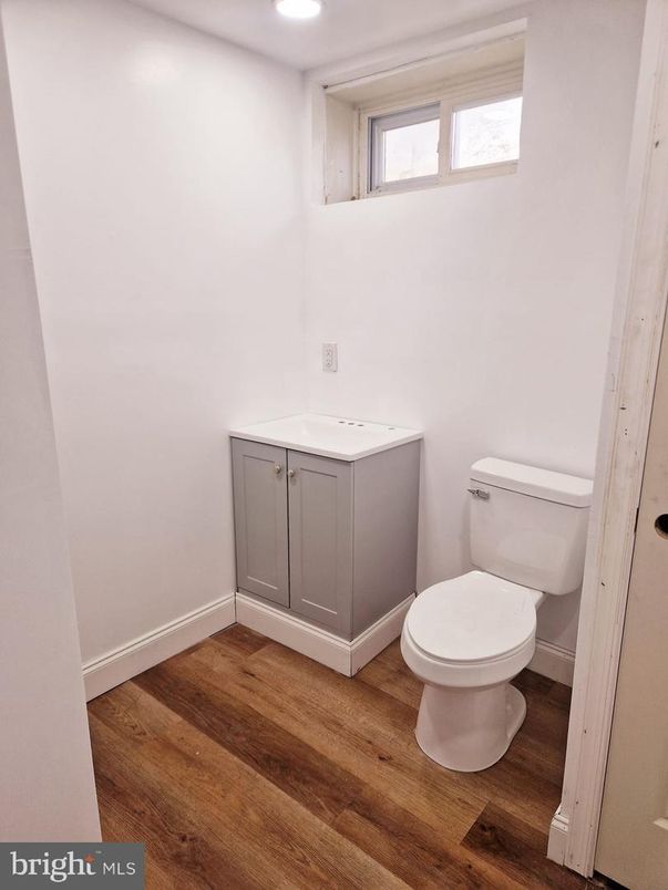 Bathroom, Interior, Recessed Lighting, Wood Texture Flooring