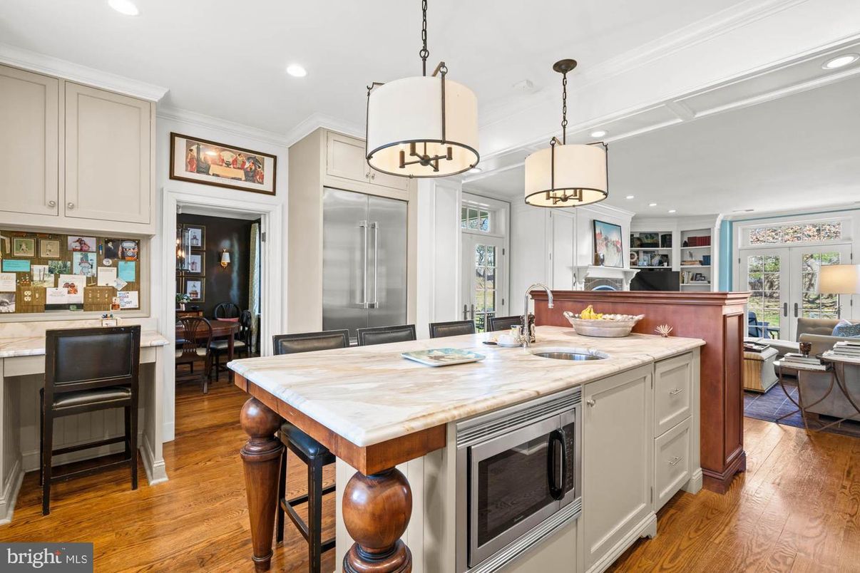 Dining room, Interior, Kitchen, Pendant Lights, Recessed Lighting, Wood Texture Flooring