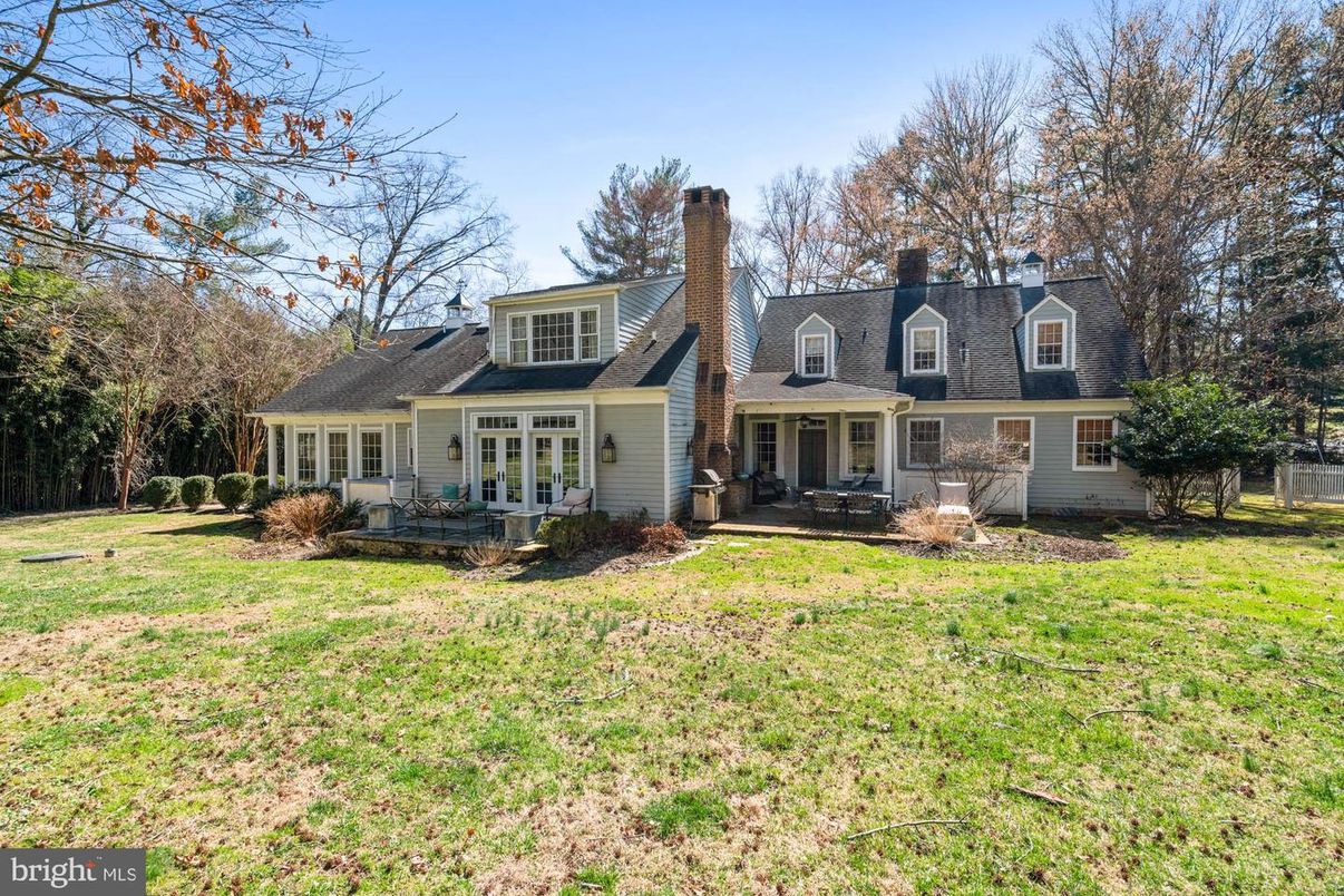 Backyard, Exterior, Facade, Cape Cod