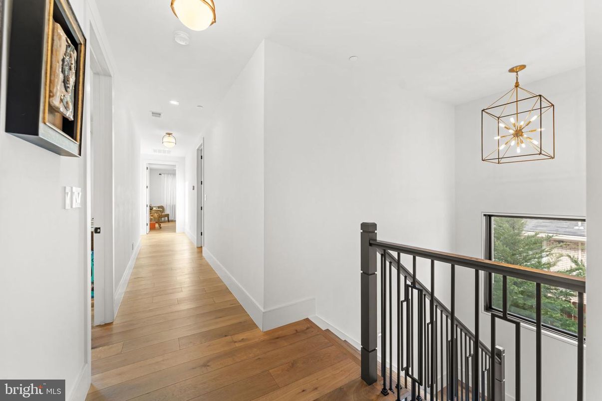 Interior, Pendant Lights, Recessed Lighting, Wood Texture Flooring