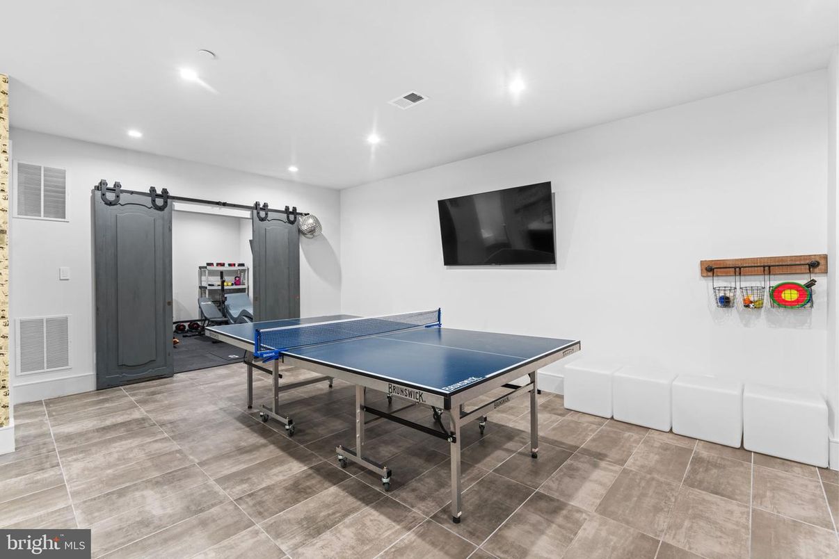 Game Room, Interior, Recessed Lighting