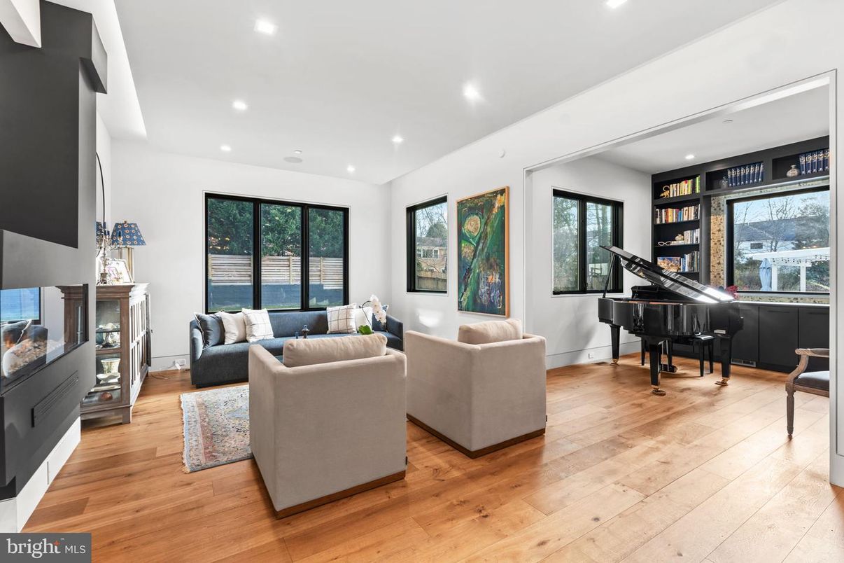 Interior, Living room, Piano, Recessed Lighting, Wood Texture Flooring