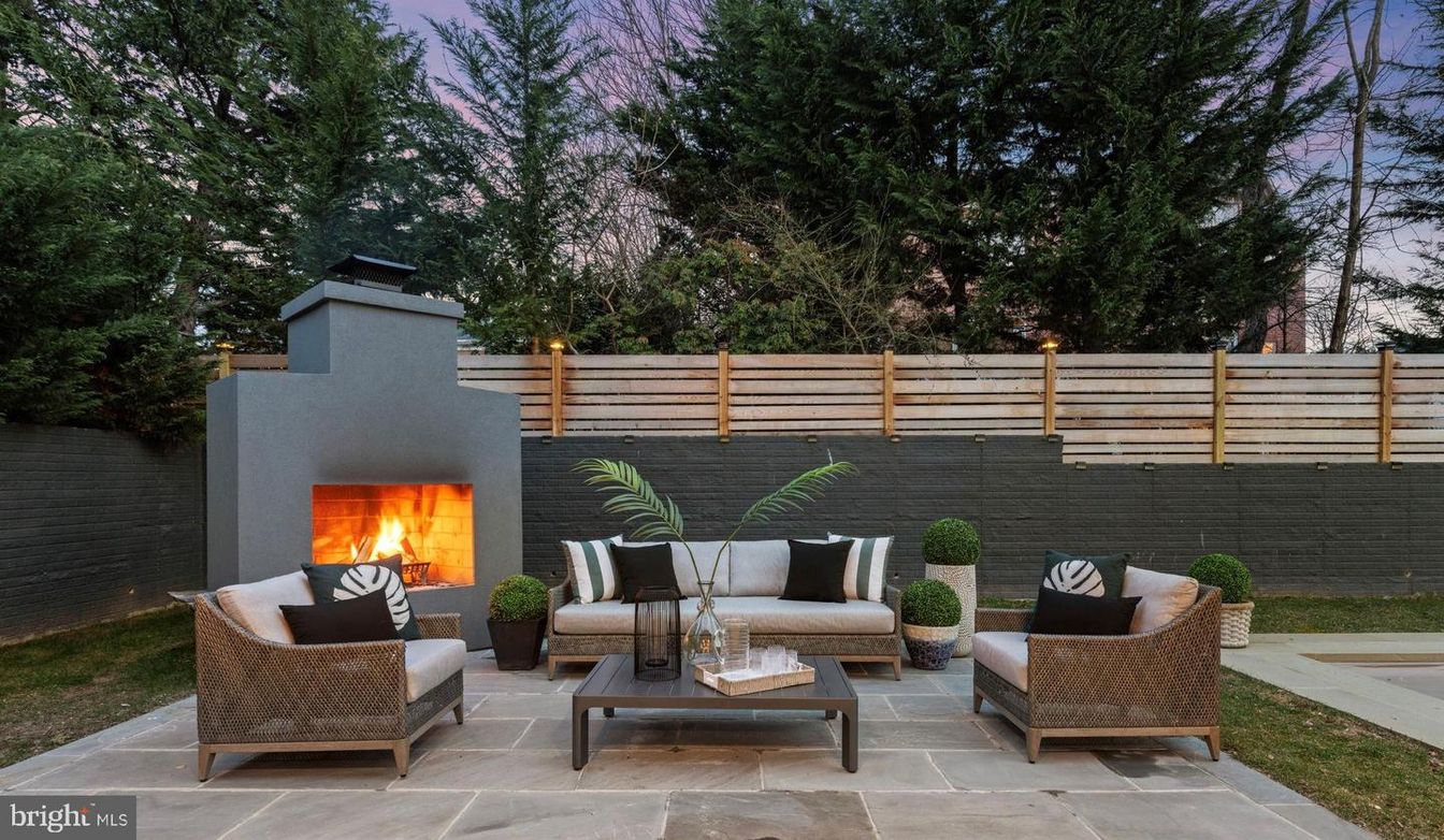 Exterior, Fireplace
