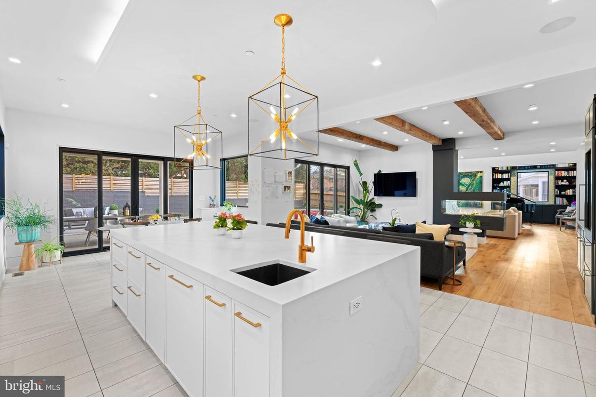 Interior, Kitchen, Living room, Pendant Lights, Recessed Lighting, Wooden Beams, Wood Texture Flooring