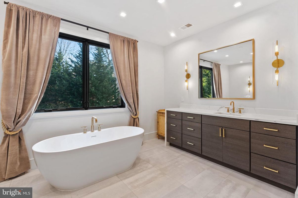Bathroom, Dual Sink Vanities, Free Standing Baths, Interior, Recessed Lighting